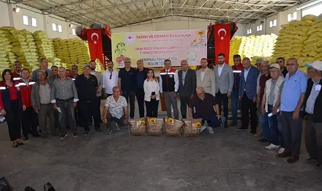 Aydın'da 9 bin kilonun üzerinde ayçiçeği tohumu üreticiye dağıtıldı