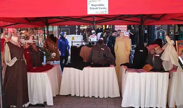 Yurtta kalan kızların ürettiği el emeği ürünler beğeni topladı