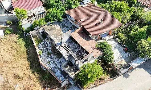 Nazilli'de 25 metruk bina yıkıldı