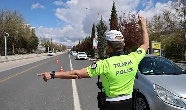 401'i hızdan bin 325 araç sürücüsüne ceza yazıldı