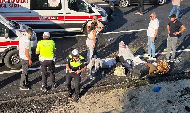 Direksiyon hakimiyetini kaybetti, karşı şeritteki iki otomobile çarptı: 1 ölü, 7 yaralı