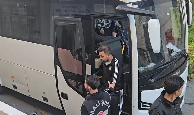 İBB'ye yönelik son dalga operasyonunda gözaltına alınan 12 kişi sağlık kontrolünden geçirildi