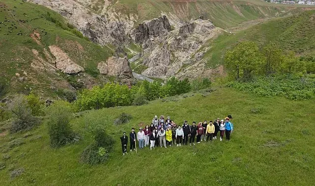 Öğrenciler Kızılağaç Kanyonu'nda doğa yürüyüşü yaptı