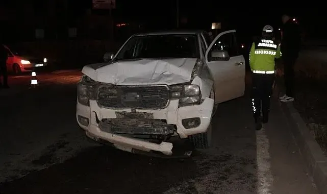 Cizre'de kamyonet otomobile arkadan çarptı: 2 yaralı