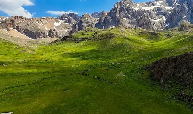 Erzincan'da 2 bin 500 rakımdaki yayla hayran bırakıyor