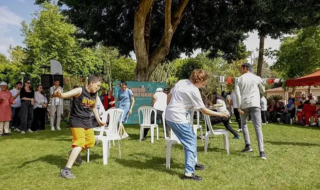 Mersin'de 'Sokak Oyunları Şenliği' renkli görüntülere sahne oldu