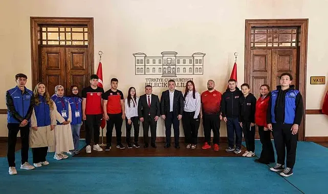 Gençlik Haftası'nda başarılı sporcular Vali Sözer'le buluştu