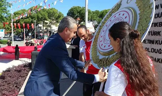Muğla'da 19 Mayıs coşkusu Gençlik Haftası çelenk sunma töreniyle başladı