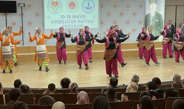En değerli çocukların en özel günlerinde velilerin gösterisi alkış topladı