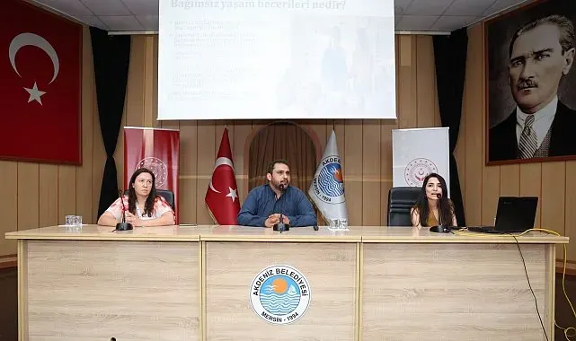 Akdeniz'de 'Özel Gereksinimli Bireyler ve Ev Yaşamı' paneli düzenlendi