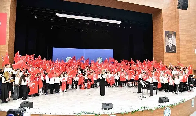 300 çocuktan oluşan korodan muhteşem konser