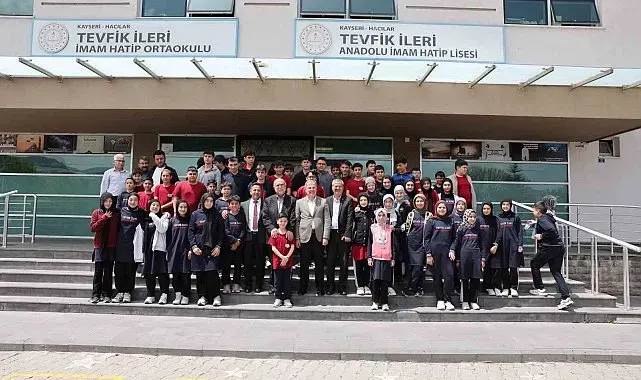 Başkan Özdoğan, gençlerle Kariyer Günleri'nde buluştu