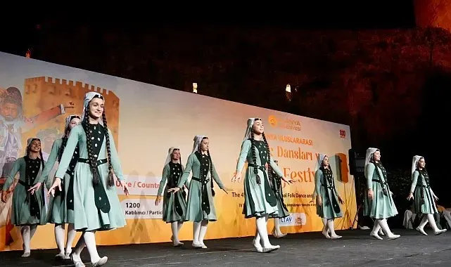 Alanya'da kültürleri buluşturan dans ve müzik şöleni başladı