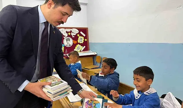 Kars'ta eğitimde başarı ve azim vurgusu: Kaymakam Kahraman Derinöz köyü okulunu ziyaret etti