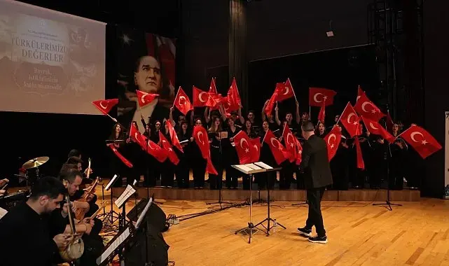 Kütahya'da "Türkülerimizde Değerler" konseri sanatseverlerden tam not aldı
