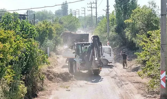 Aydın'da kırsal mahalle yollarında bakım ve temizlik çalışması