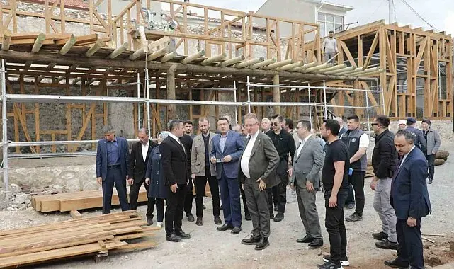 Kütahya Valisi Işın, Emet Hanı ve hayvan barınağında incelemelerde bulundu