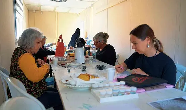 Didim Belediyesi'nin çini kursu ilgi görüyor