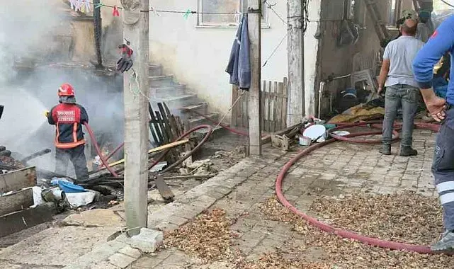 Sakarya'da iki katlı evde çıkan yangın paniğe neden oldu