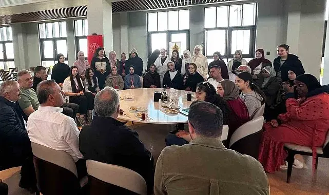15 farklı ülkeden gelen öğrenciler, Ahlat Cumhurbaşkanlığı Külliyesi'nde ağırlandı
