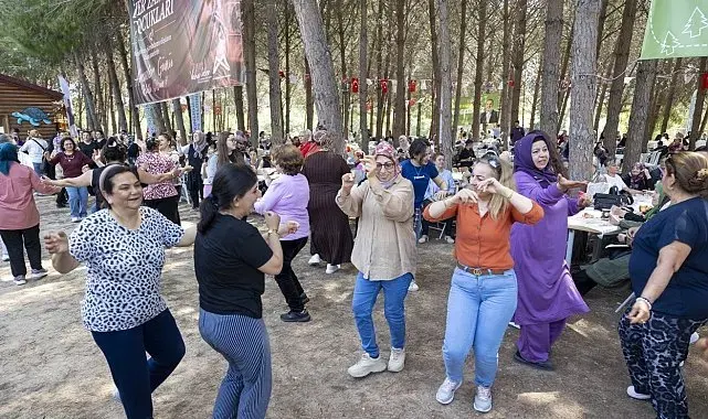 Mersin'de anneler günü şenlik havasında geçti