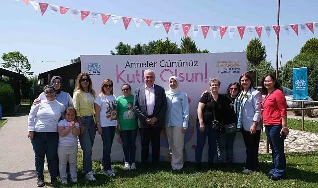 Başkan Şadi Özdemir Anneler Günü'nü Bizim Ev katılımcılarıyla kutladı