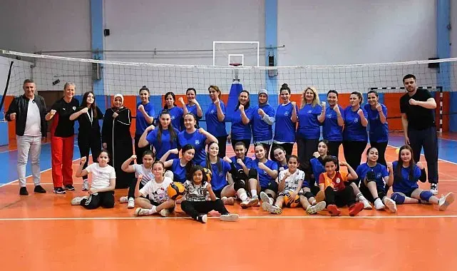 Sporcular ve anneleri aynı sahada buluştu