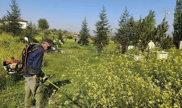 Kırıkkale'de mezarlıklarda bakım çalışması sürüyor