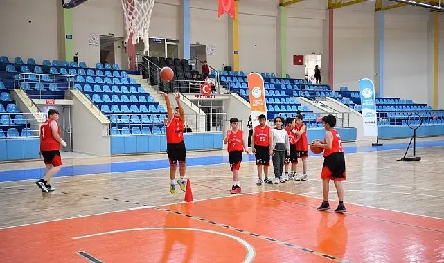 Yeşilyurt Belediyesi'nin Basketbol Turnuvası'nda dostluk ve rekabet bir arada yaşandı