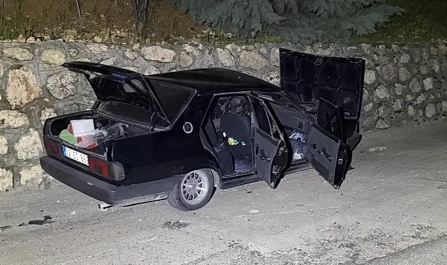Alkollü sürücünün kullandığı otomobil, İstinat duvarına çarptı: 2 yaralı