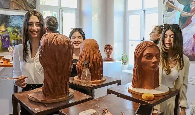 Lise öğrencilerinden yıl sonu sanat sergisi