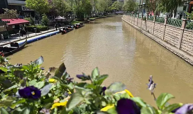 Porsuk Çayı kahverengiye döndü