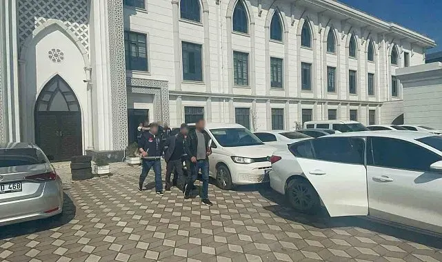 Evden dizüstü bilgisayar, valiz ve çanta çalan 3 şüpheli tutuklandı