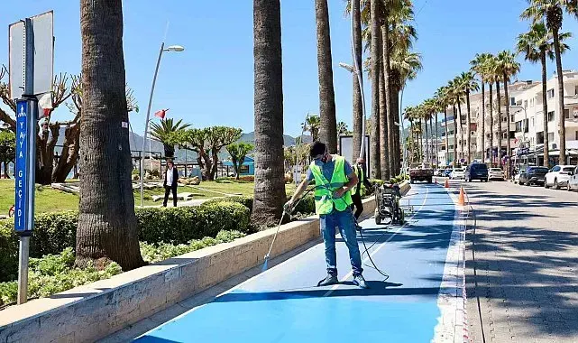 Marmaris'te bisiklet yolları bakımdan geçiyor