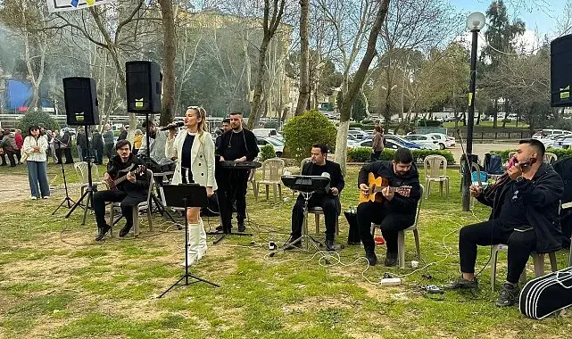 Efeler'de Anneler Günü coşkusu şenlikle taçlanacak
