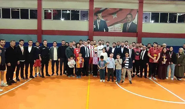 Sason'da yoğun ilgi gören voleybol halk turnuvası final maçıyla sona erdi