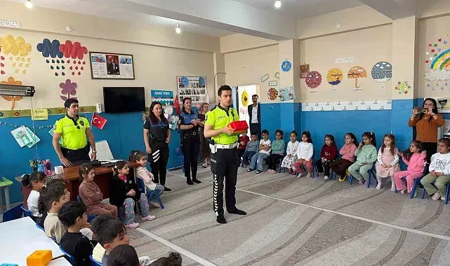 Cizre'de geleceğin sürücüleri kuralları polis amcalarından öğrendi