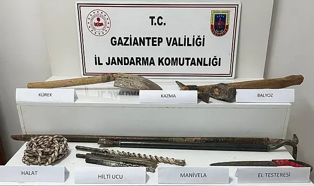 Gaziantep'te kaçak kazı yapan 2 şahsı jandarma yakaladı