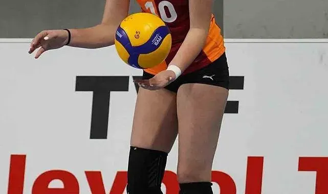 Ayvalıklı genç voleybolcu Minel Yalçın milli takım kampına davet edildi