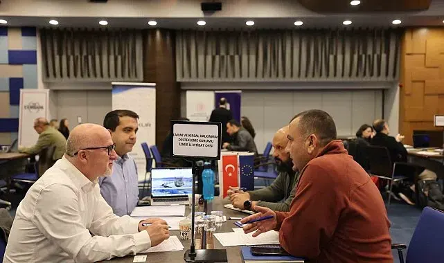 İzmir Ticaret Odası, 8 önemli kurumu üyeleri ile ayı masada buluşturdu