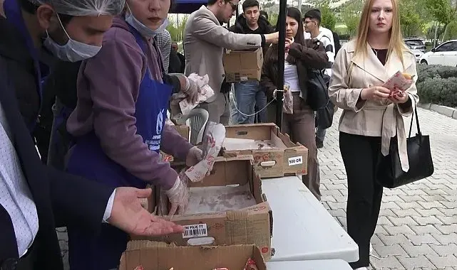 Isparta'da öğrencilere 5 bin adet balık ekmek dağıtıldı