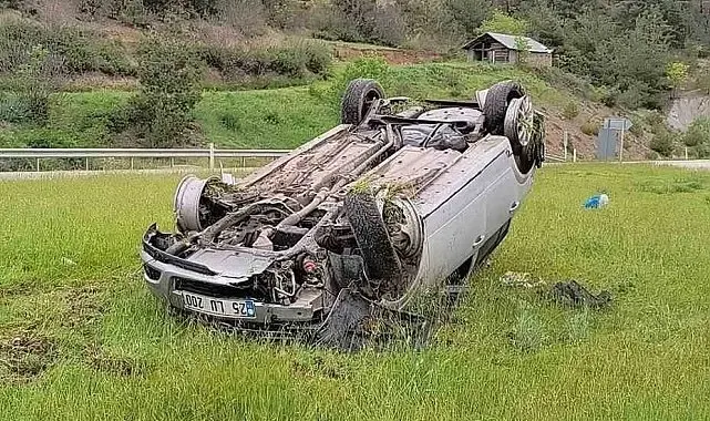 Tokat'ta lastiği patlayan otomobil takla attı: 5 yaralı