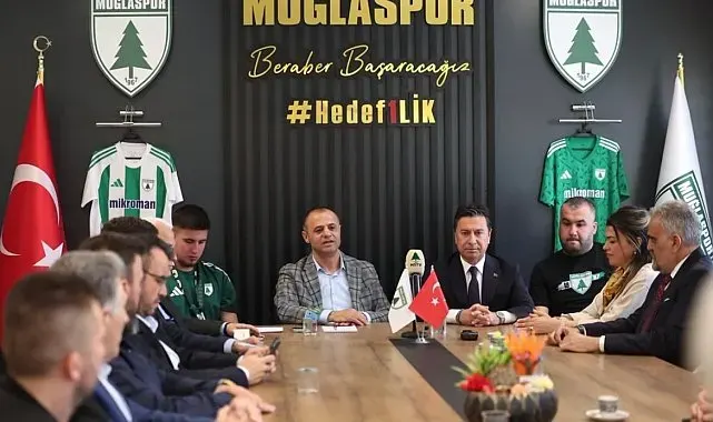 Muğla Büyükşehir Belediye Başkanı Aras: "Muğla'mızı bayraklarla donatalım"