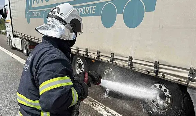 Cam yüklü tırda yangın paniği