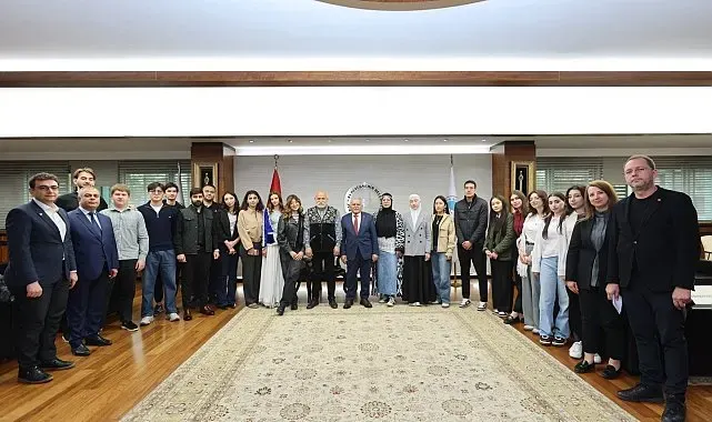 Türk Dünyası gençleri, Kültür Başkenti Kayseri'de Başkan Büyükkılıç'ı ziyaret etti