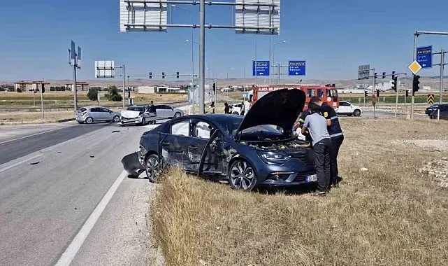 Çorum'da iki otomobil çarpıştı: 5 yaralı