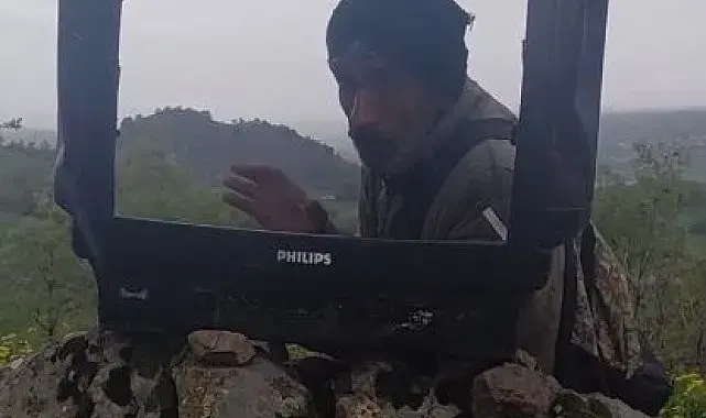 Elazığ'da çoban, kırık televizyonla hava durumu sunup doluya karşı uyardı