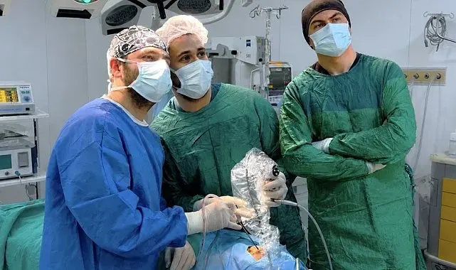 Van'da gebe anneye aynı anda hem sezaryen hem beyin ameliyatı yapıldı