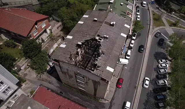 Eyüpsultan'da çatı tamirinden sonra yangın çıktı, daire kullanılamaz hale geldi