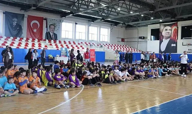 Edremit'te 8 bin öğrenci geleneksel oyunlar için sahaya indi